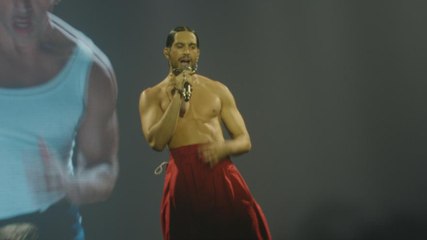 Mahmood infiamma il Forum con stile e coreografie da urlo: il meglio dello show