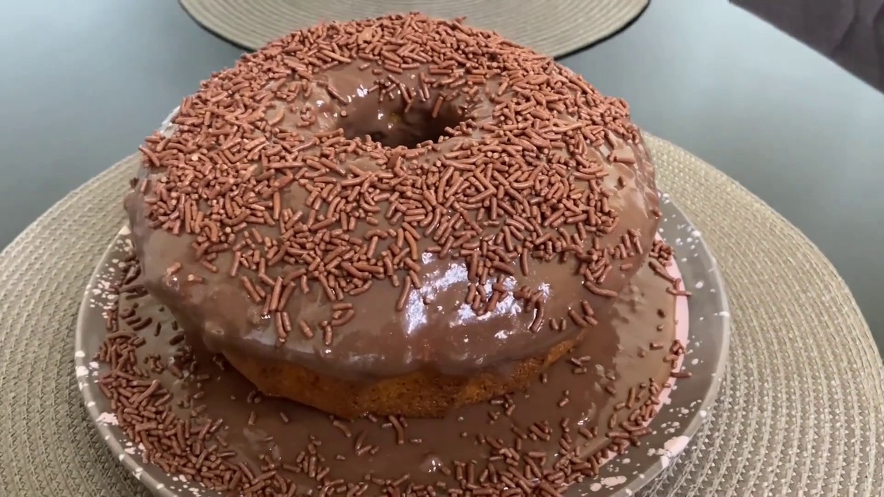 BOLO DE CENOURA SUPER FOFINHO E FÁCIL DE FAZER!!!