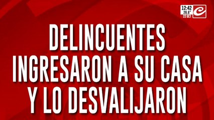 Delincuentes ingresaron a su casa y lo desvalijaron: desnudo al ladrón y lo ató a un poste