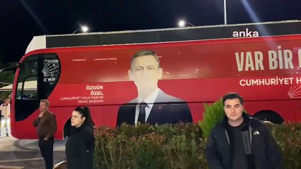 CHP lideri Özel, Diyarbakır'da Kürtçe şarkılar eşliğinde karşılandı