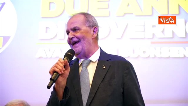 Calderoli: Nel 2012 mi diedero pochi giorni di vita, sono qui alla faccia dei gufi . E fa le corna