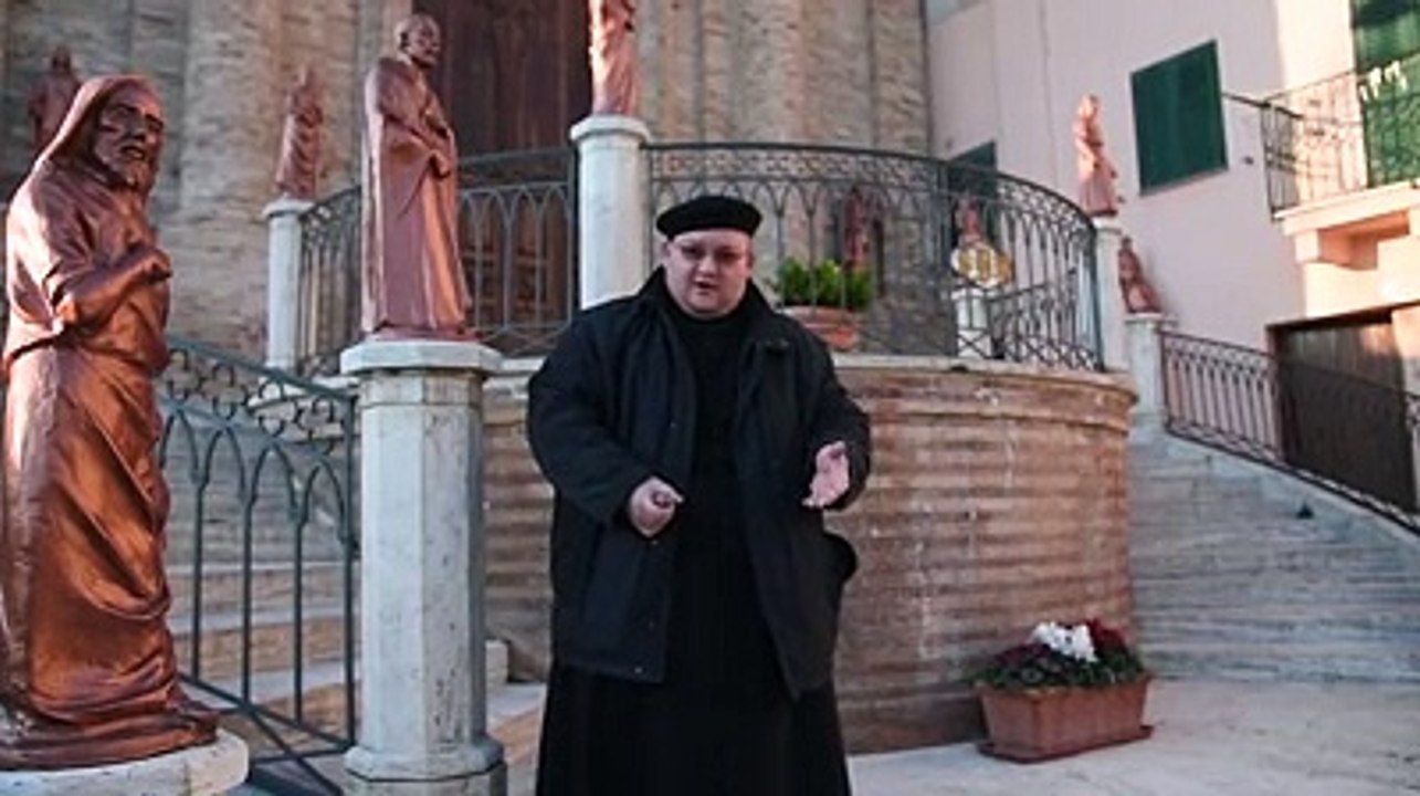 Il parroco della zona rossa: "Non ci scoraggiamo". La parola di Dio e la benedizione  via social