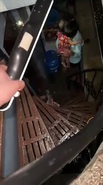 Ilang residente ng Brgy. Traingulo, Naga City ang kinakailangan nang umakyat sa ikatlong palapag ng bahay dahil sa baha | GMA Integrated News