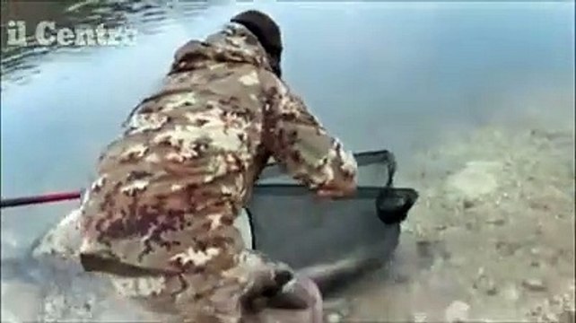 Pescano luccio di 13 chili nel lago