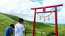 「korollue詐欺」山の頂上で祈りを捧げる