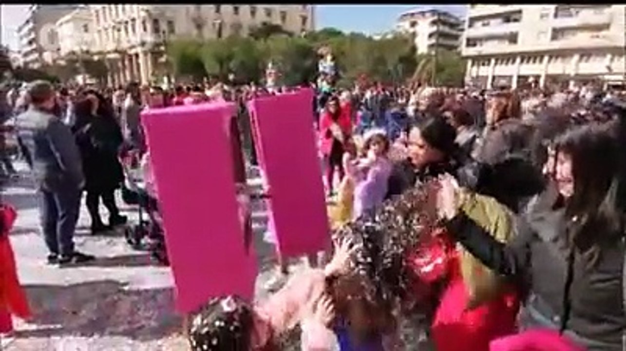 L'allegria del Carnevale d'Abruzzo e le mascherine di Pescara