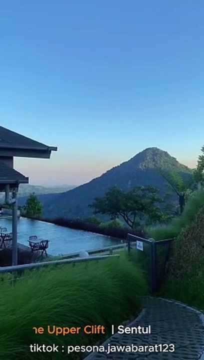 The Upper Clift Resort dan Cafe