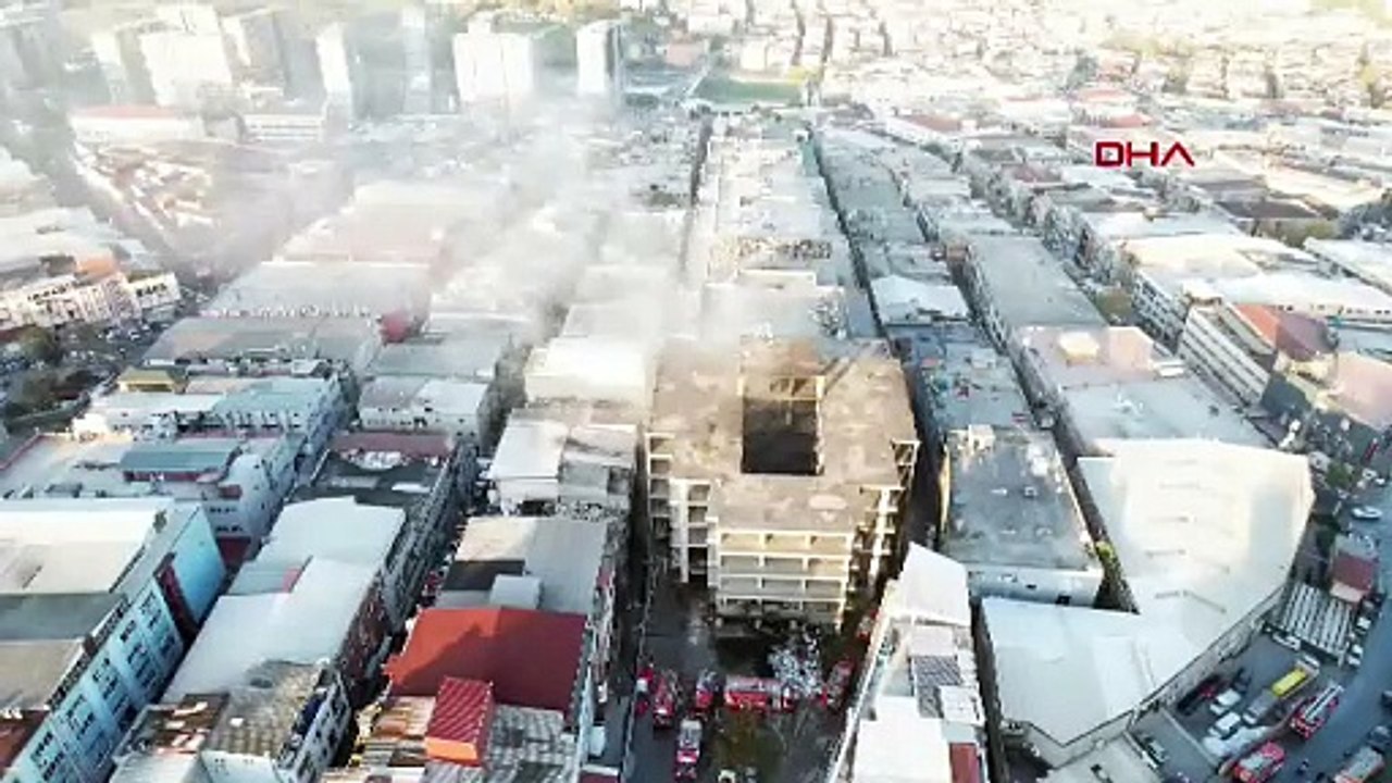 İstanbul- Zeytinburnu'nda yanan iş yeri saatler sonra söndürülebildi