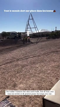 Rachel Legrain-Trapani et Valentin Leonard accueillant leurs invités pour leur mariage au Maroc