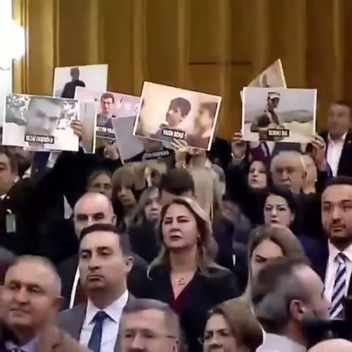 İYİ Parti lideri Müsavat Dervişoğlu, Devlet Bahçeli'ye halat fırlattı. "Al şimdi bu ipi baş köşede başının üstüne as."