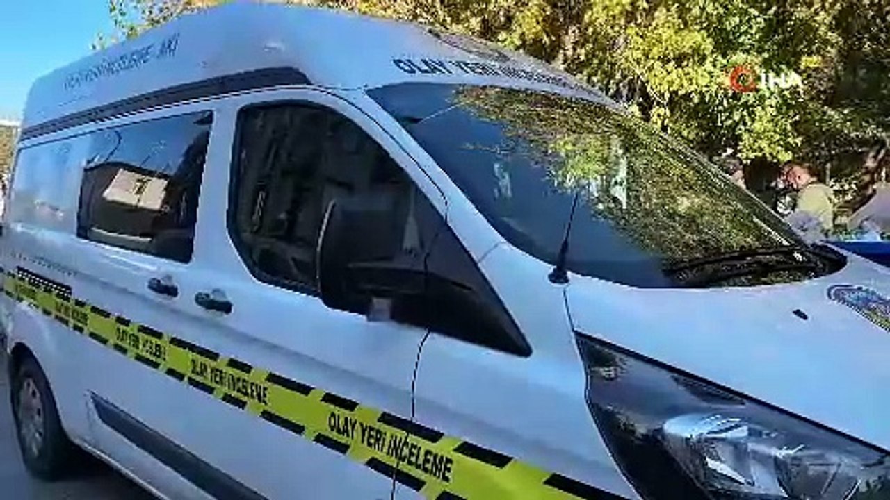 İstanbul'da polise çekiçli saldırı: 1'i polis 3 yaralı!