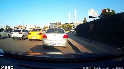 Ters yönde ilerleyen otomobil kameraya yansıdı