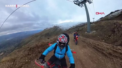 Kayak sezonu Erzincan'da açıldı: Motorcular Ergan Dağı'nda adeta karla dans etti