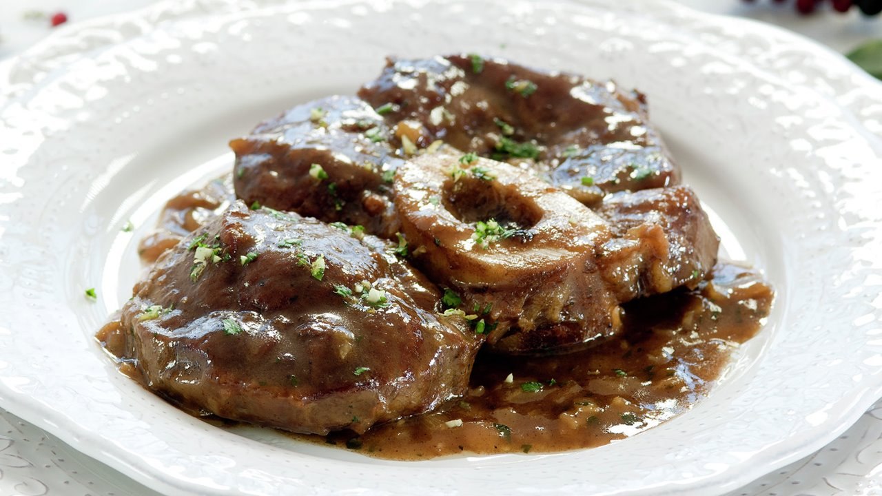 Ossobuco de ternera en salsa - Cocina Fácil