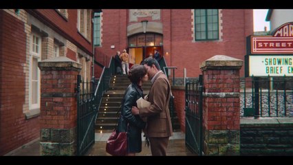 Maeve-and-Otis-We-should-have-s-e-x-S-E-X-Education-4x05