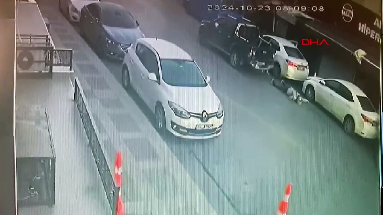 Polise çekiçli saldırı: Emekli asker ve avukat oğlu vuruldu