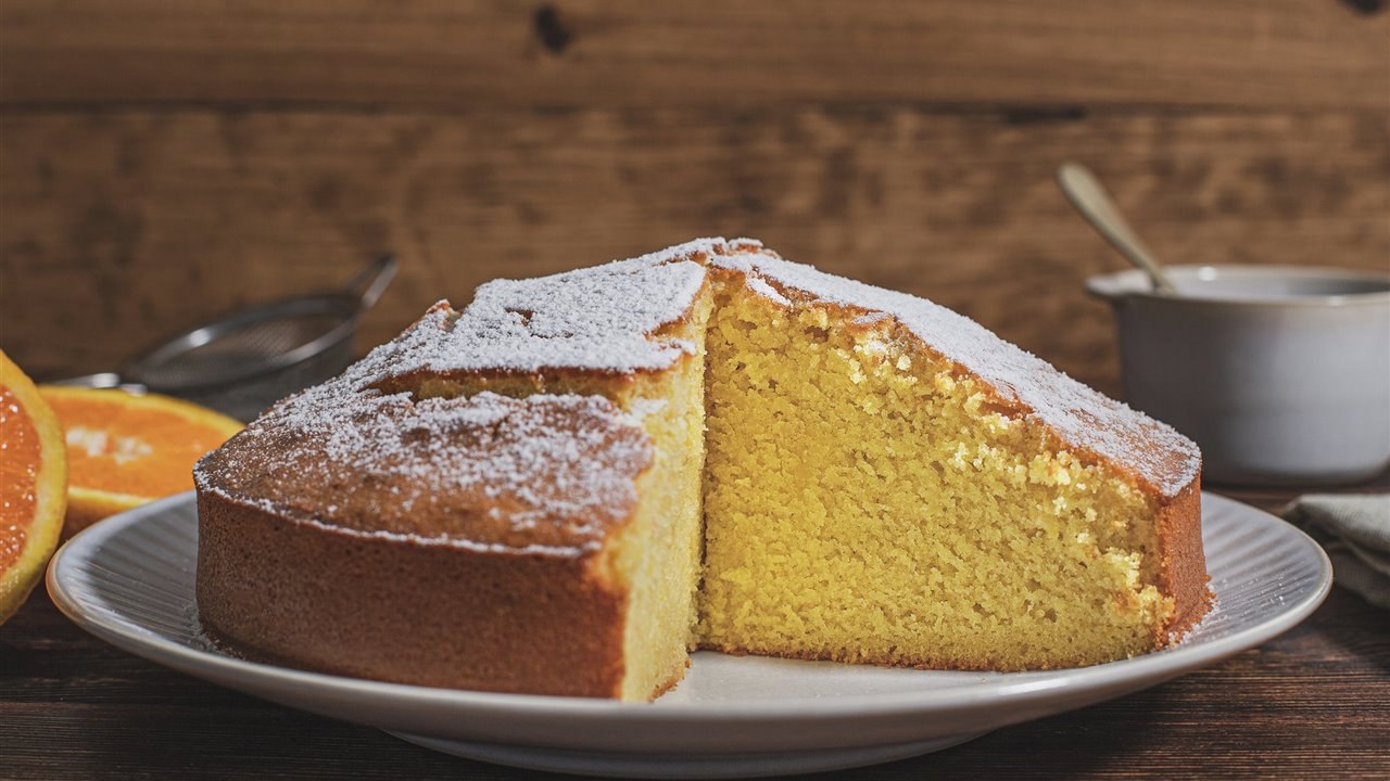Bizcocho esponjoso de naranja - Cocina Fácil
