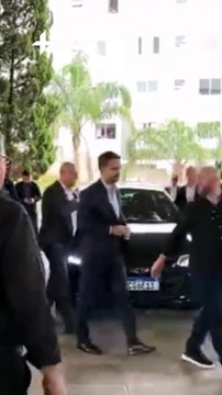 Governador Eduardo Leite chega no velório do policial militar morto em ataque a tiros em Novo Hamburgo