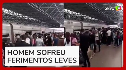 Passageiros do metrô empurram vagão após homem prender perna em vão no DF