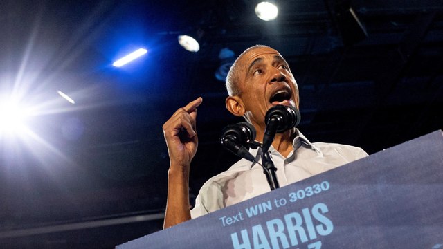 Présidentielle américaine : Barack Obama déchaine le public en rappant du Eminem lors d’un meeting