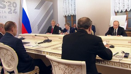 Putin defende nova 'ordem mundial multipolar' na reunião dos Brics