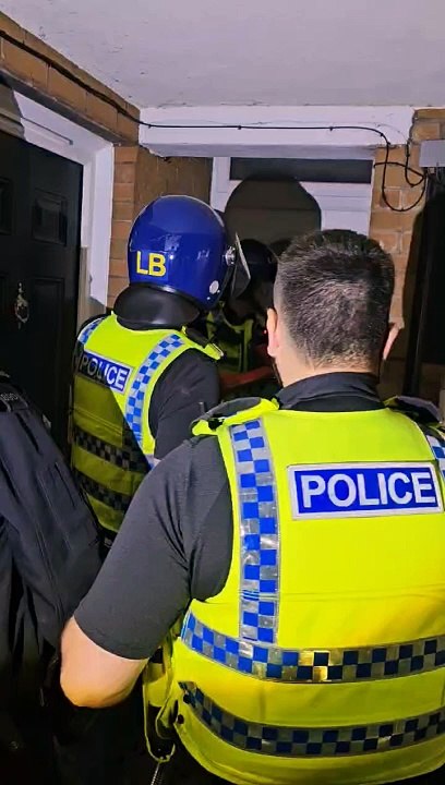 Police enter property on drugs raid in Gateshead.