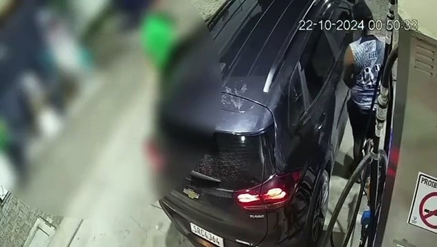 Câmeras de segurança flagram assalto em posto de gasolina na Baixada