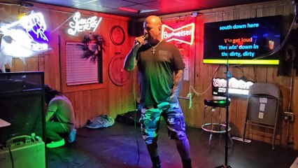 BRANTLEY GILBERT - KICK IT IN THE STICKS (PERFORMED LIVE AT SCOREZ)