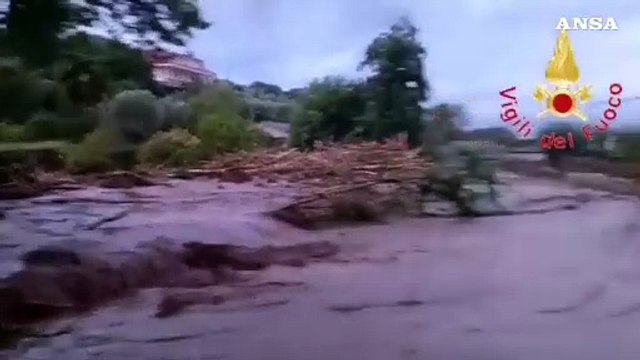 Maltempo nel Catanzarese, esonda un torrente e isola il comune di Maida