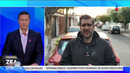 Mujer cae con su camioneta desde el segundo piso de un estacionamiento