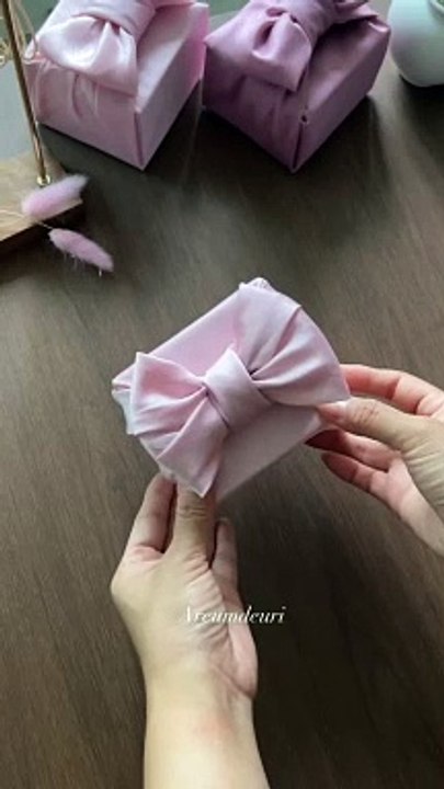 Cute Gift Packaging Tutorial via: @areum_deuri
