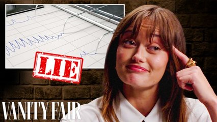 Скачать видео: Ella Purnell Takes a Lie Detector Test