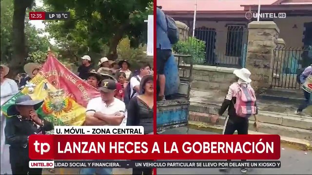 Productores de leche arrojan heces de animales en la Gobernación de Cochabamba exigiendo que se levante los bloqueos