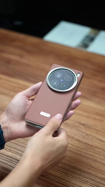 Unboxing the vivo X100 Ultra Imaging Kit Doesnt this phone directly turn into a camera