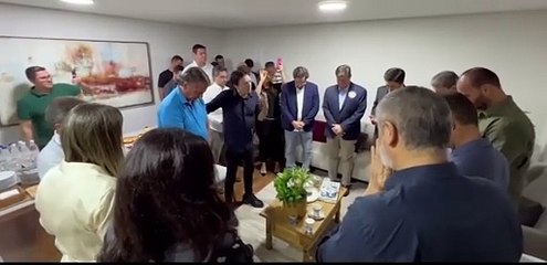VÍDEO: Bolsonaro e Nunes fazem oração 'mais íntima' com bispo