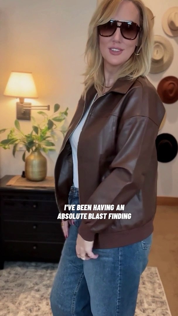 ⁣Fall Outfit Idea - Faux Leather Jacket + Jeans #fallootd #midsizefashion
