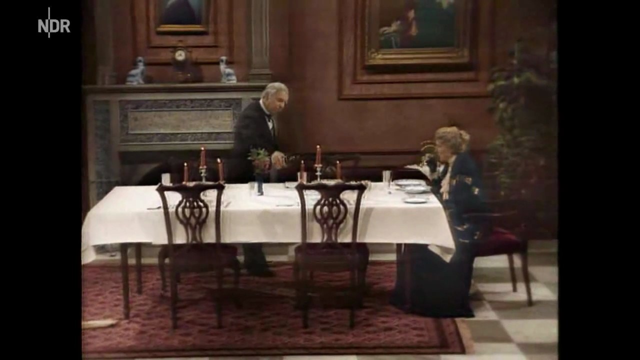 Dinner for One  (FARBVERSION) - Der Silvester-Klassiker!  Miss Sophie feiert ihren 90. Geburtstag – aber keiner ihrer Freunde lebt noch. Also muss Butler James sie ersetzen. "Dinner for One"