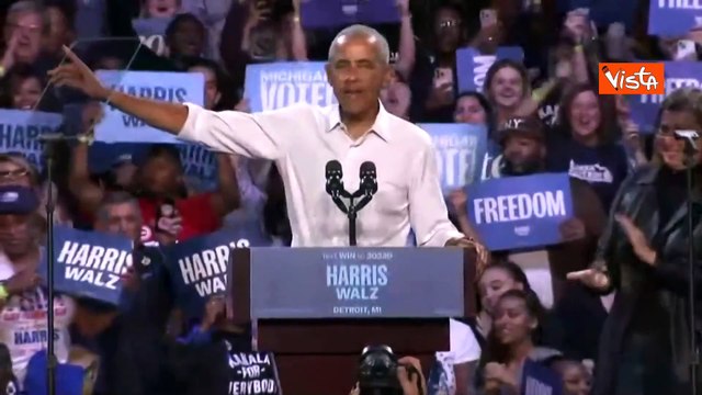 Obama al comizio di Kamala Harris a Detroit rappa sulle note di Lose Yourself di Eminem