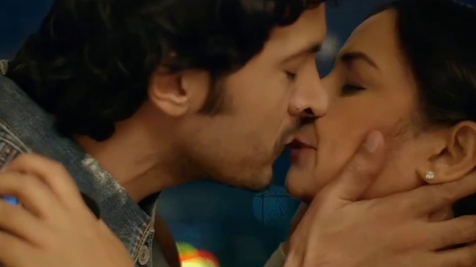 Divya Dutta Kiss from 706 | Divya Dutta Kissing scene with Raayo S. Bakhirta