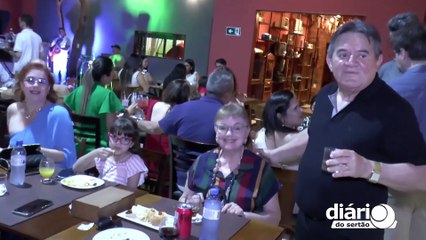 Unimed Cajazeiras reúne médicos e médicas em noite de confraternização com cooperados