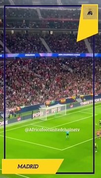 #LDCUEFA Et But pour Lille ⚪! Comme face au Real Madrid ⚪,Jonathan David transforme son penalty,le LOSC renversant mène désormais 2 à 1 ! ⚽