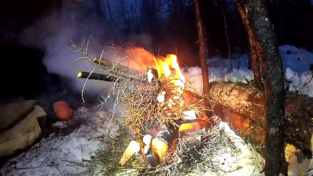 Bushcraft Survival Shelter - No Tent No Sleeping Bag Winter Camping