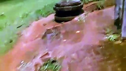 Enxurrada invade casas no Brasmadeira: moradores culpam bocas de lobo entupidas