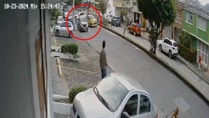 Impresionante accidente en Manizales: camioneta perdió el control y se llevó todo a su paso