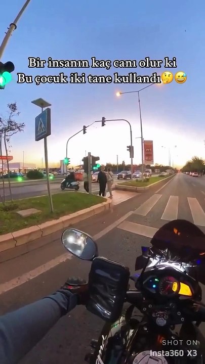 10 Saniyede İki Kaza Atlattı: Sosyal Medyada Gündem Oldu