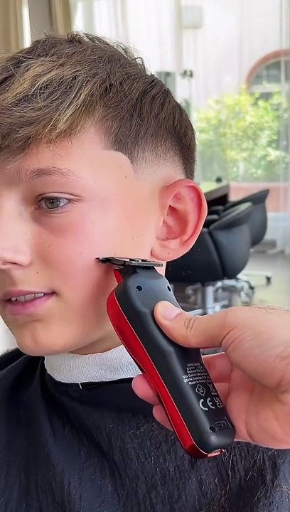 Woher weiß die Mom was ein Talahon ist? #barber #friseur #midfade #skinfade #curlyhair #wasserrutsc