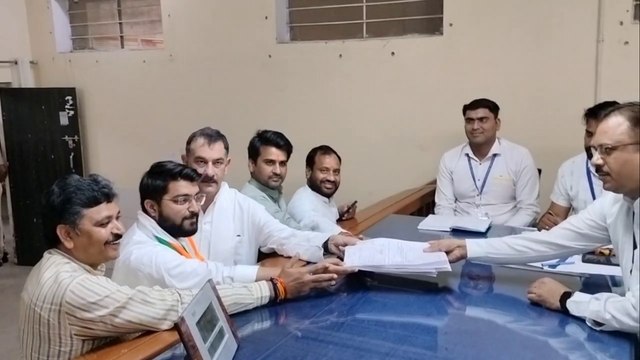 रामगढ़ विधानसभा उपचुनाव के लिए कांग्रेस से आर्यन खान ने किया नामांकन दाखिल