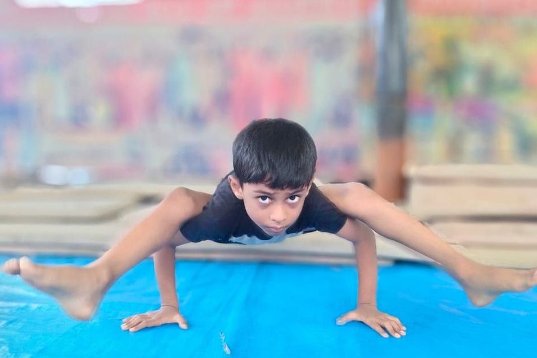 राजस्थान के इस शहर में है  विश्व का सबसे छोटा योग गुरु, प्रत्यक्ष को महज 4  साल की उम्र में लगी योग की लगन, 6 साल की उम्र में गिनीज वर्ल्ड रेकॉर्ड में नाम दर्ज करवाकर बना विश्व का सबसे छोटा योग प्र​शिक्षक