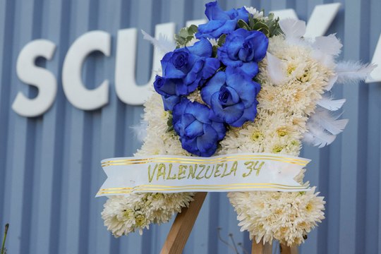 Mexicans pay tribute to Dodgers pitching legend Fernando Valenzuela at Charros de Jalisco stadium