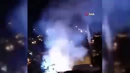 Ayvalık'taki iki metruk evde çıkan yangın mahalleliye korkulu anlar yaşattı